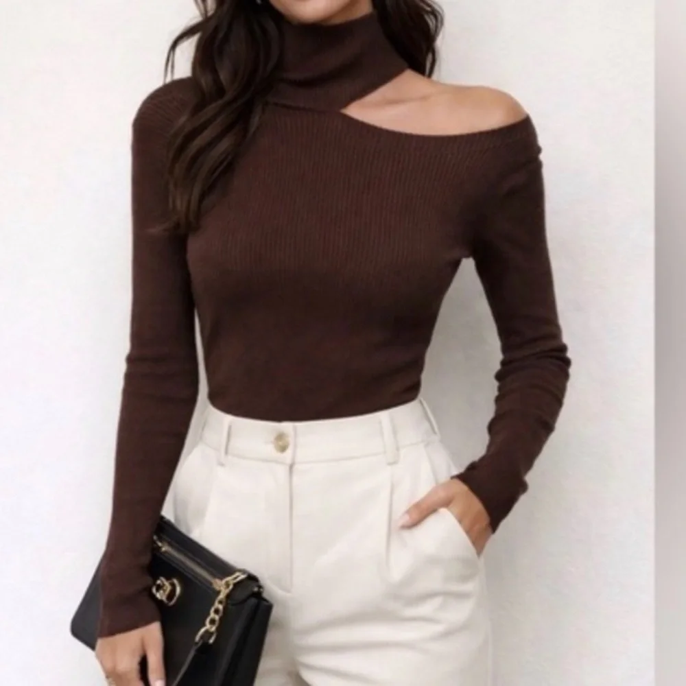 Brown Ribbed Sweater with Open Shoulder